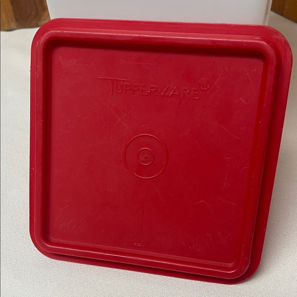 Vintage Tupperware Food Storage Container - Picture 14 of 15